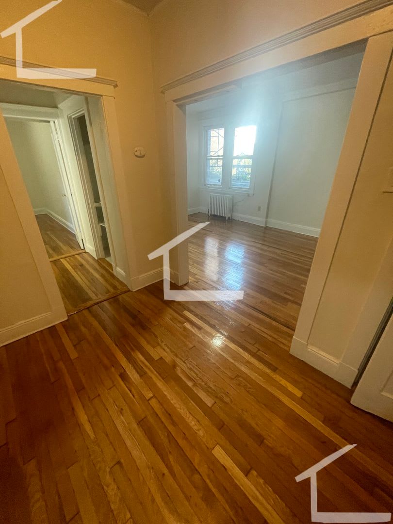 Large 1 bed unit along the Green Line in Brighton.