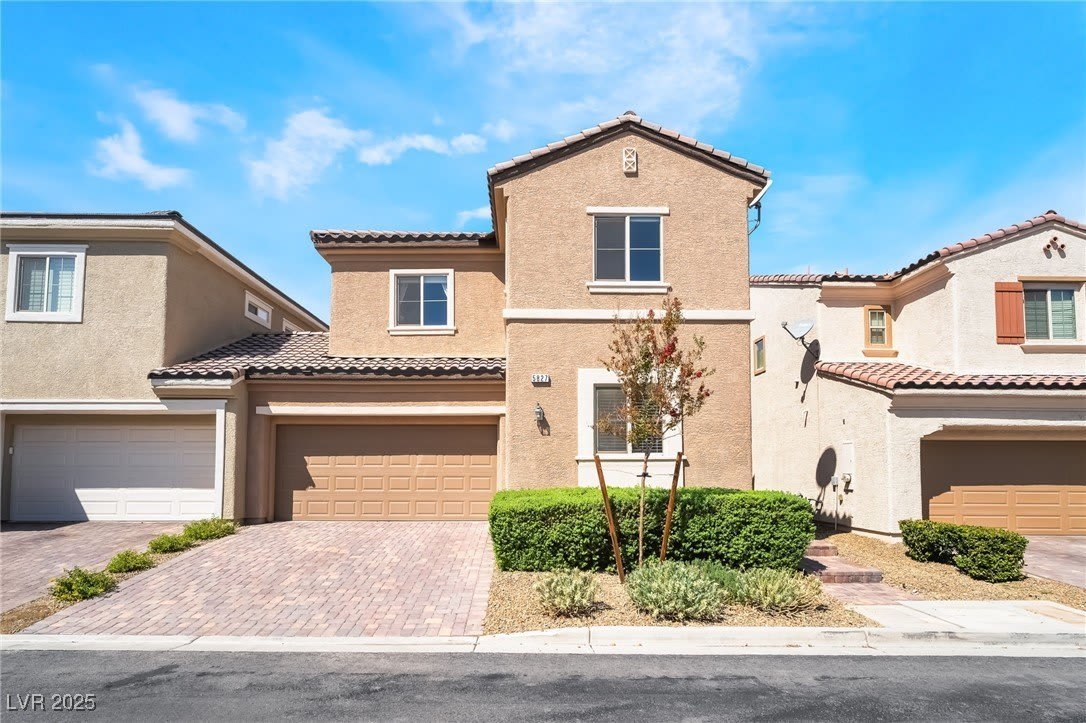 5827 Amber Mesa Street