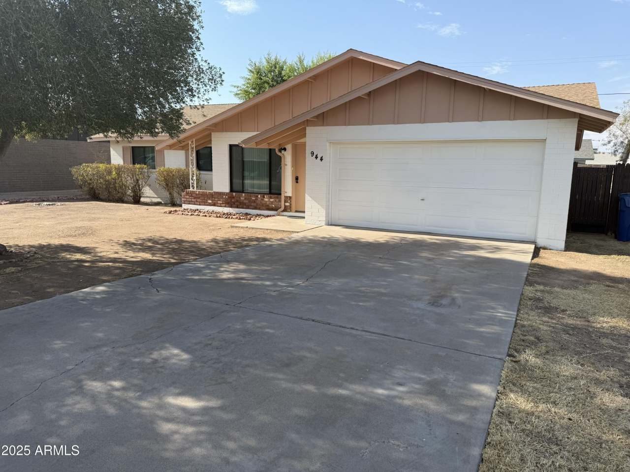 944 E CONCORDA Drive