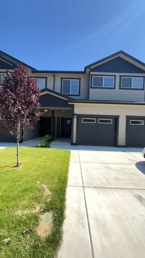 2BED 2.5 BATH-NEWLY BUILT TOWNHOME IN A QUIET NEIGHBORHOOD