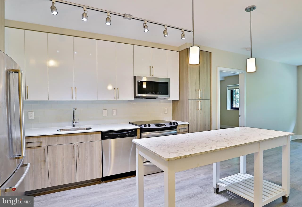 145 RIVERHAVEN Drive unit: 021