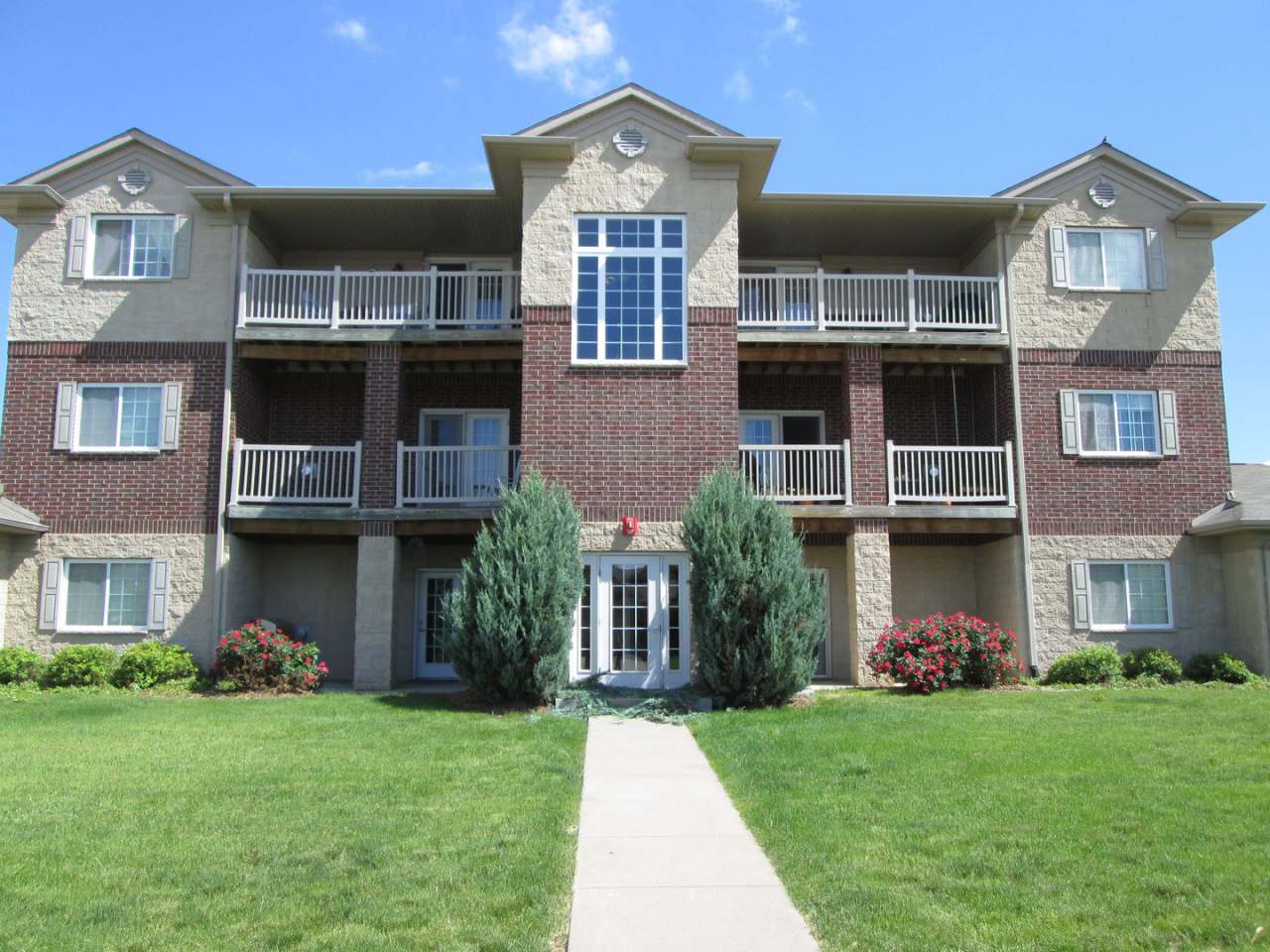 AUGUST 2026!!! Beautiful 2 Bedroom - 2 Bath Condo in North Liberty