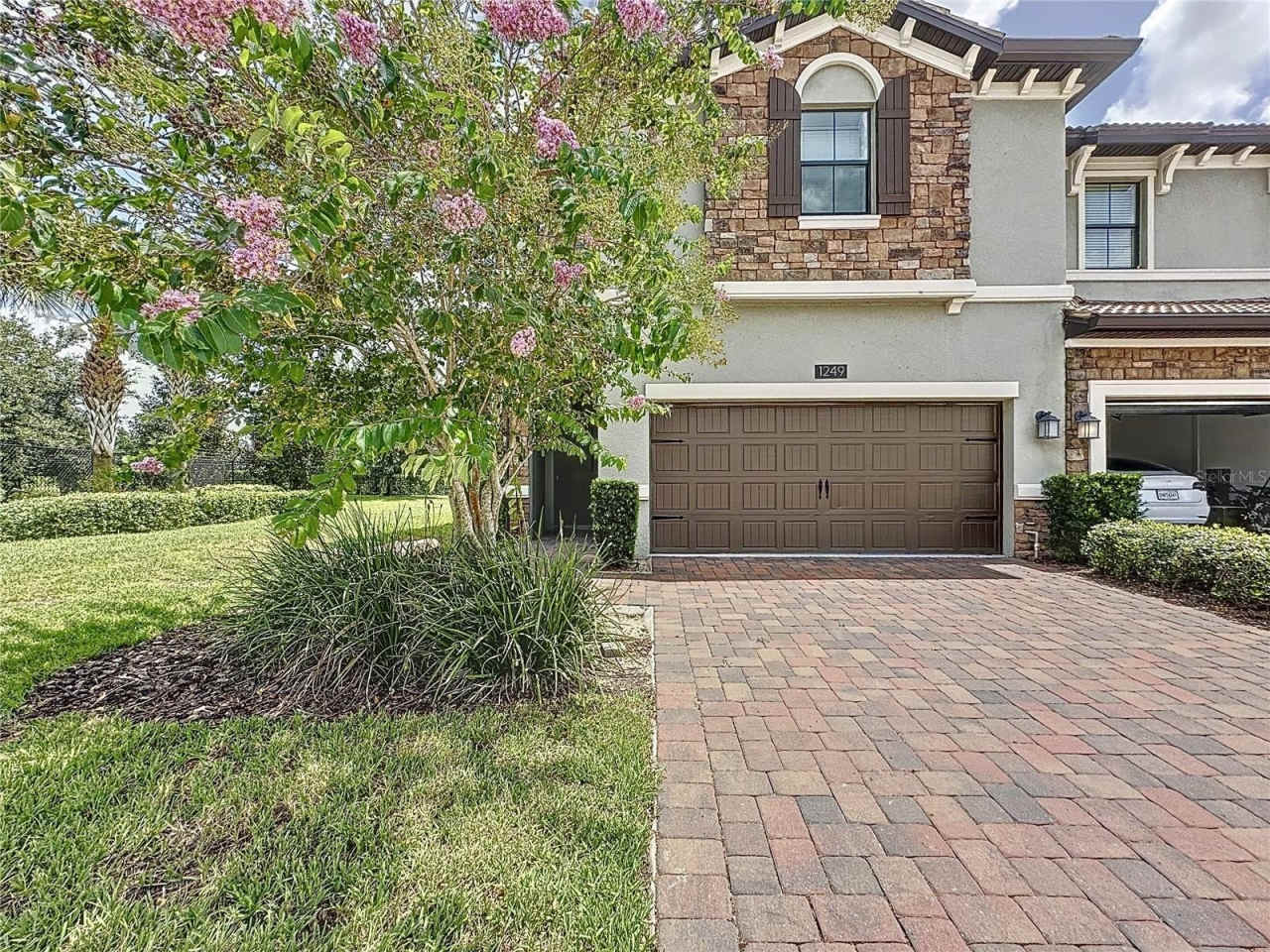 1249 ROYAL ST GEORGE BOULEVARD