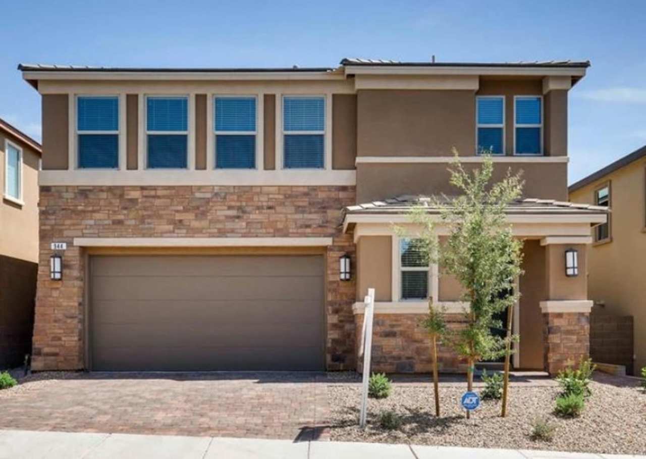 ADORABLE HOME IN SUMMERLIN!!! 5 BEDROOMS!