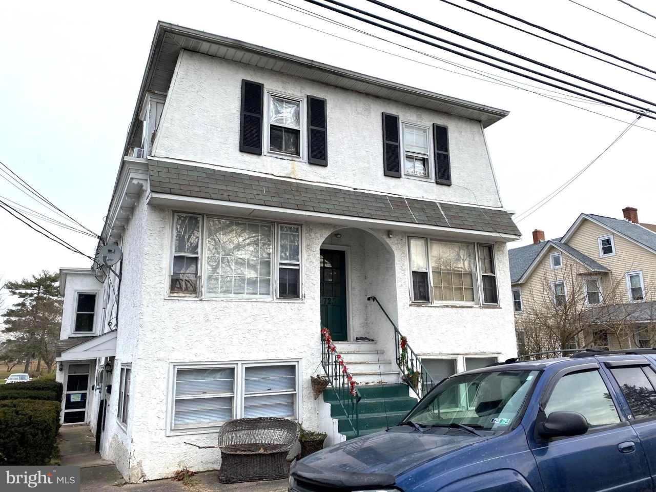 725 W BROAD Street unit: 4