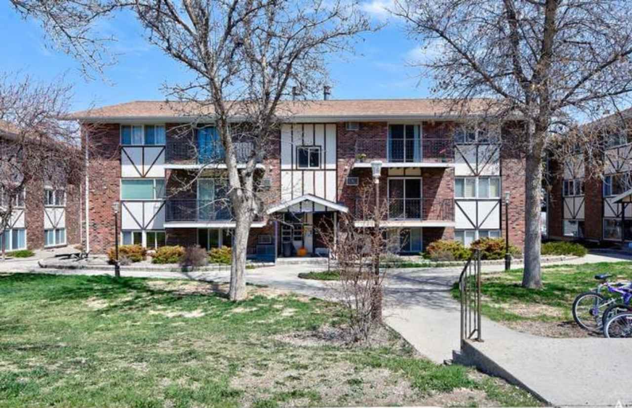 Pet Friendly 2 Bed 1 Bath Apartment on Westside of Town!