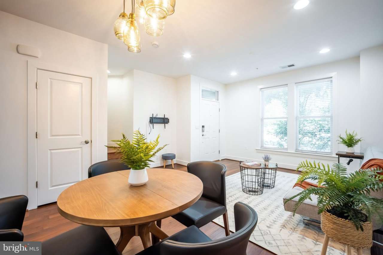 2215 RICHMOND Highway unit: 101