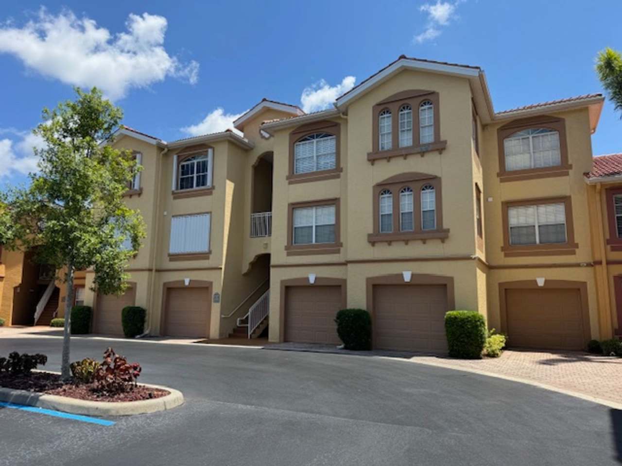 2 bedroom 2 bathroom Condo in Gardens at Beachwalk