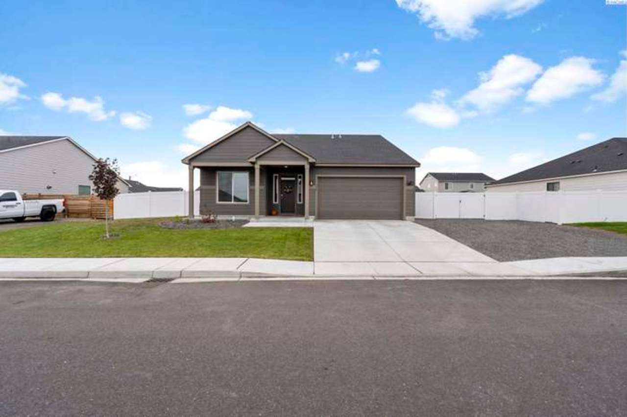 Welcome to 308 Ruby Ave — a comfortable and inviting place to call home in Grandview