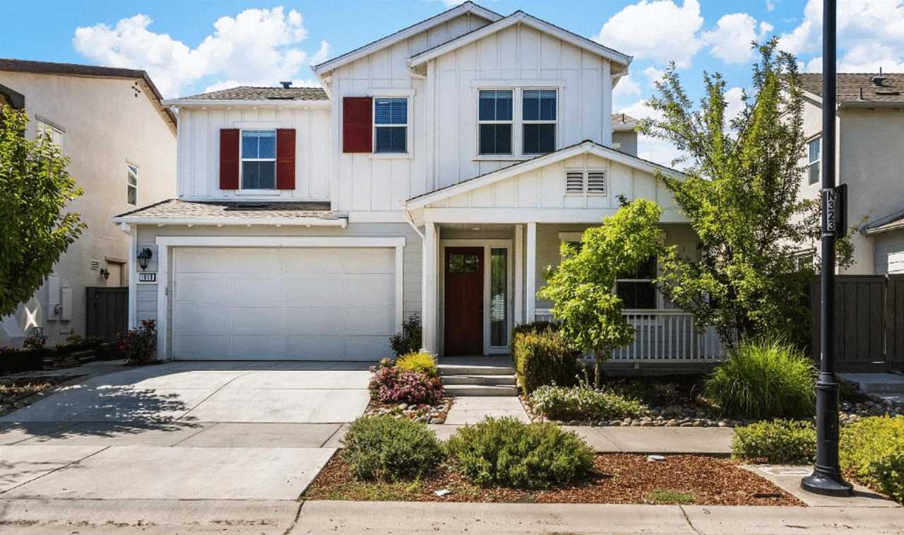 Gorgeous 4 bed / 3 bath Home in the Cannery