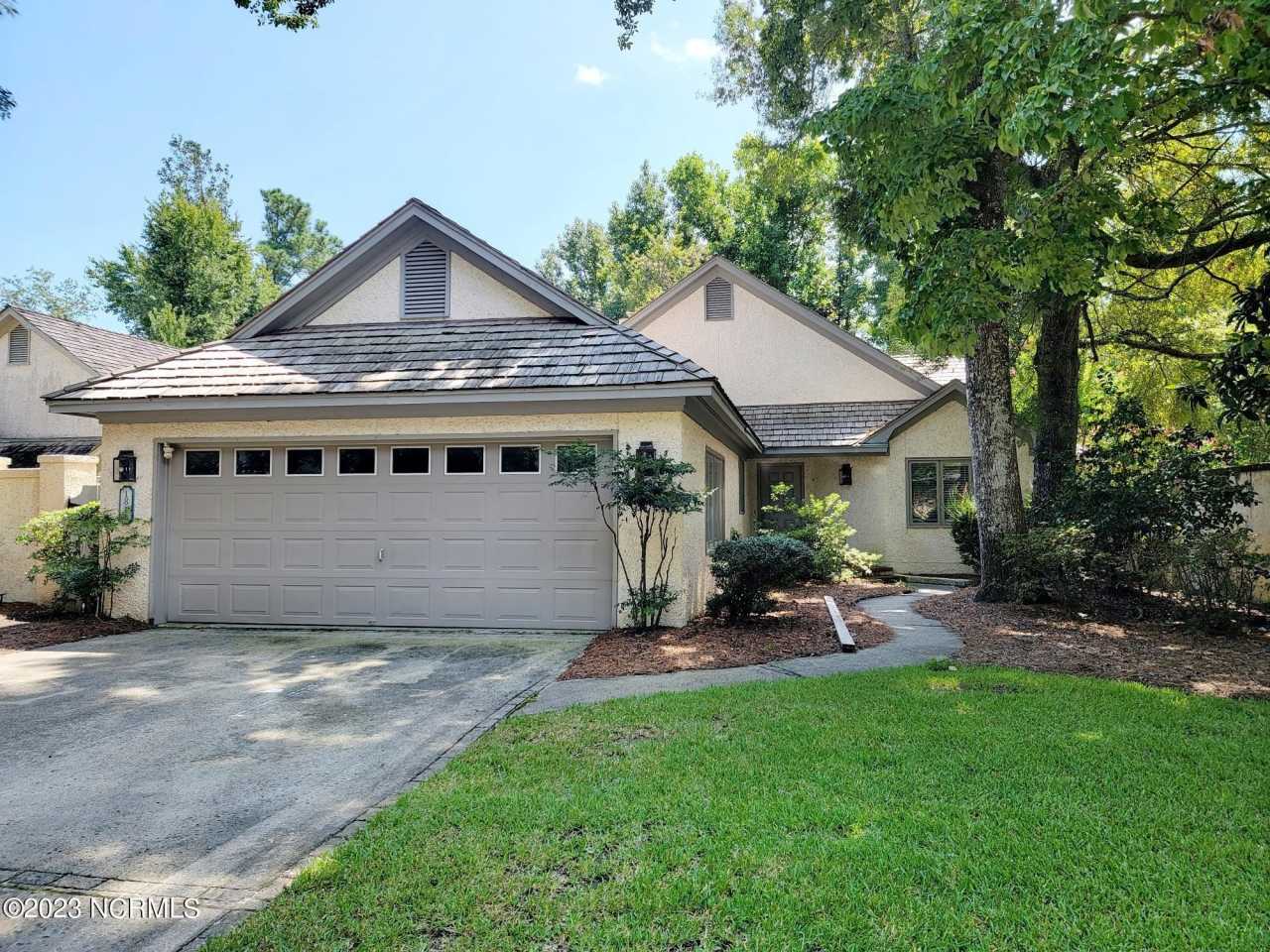 1811 Prestwick Close