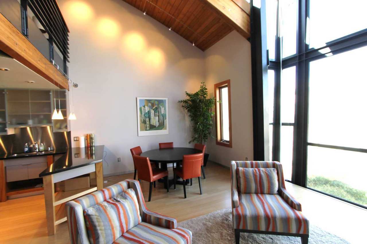 Rare Loft Style Condo, Huge Windows, High Ceilings, 1.5BR/2BA/3 Stories, Perfect Location!