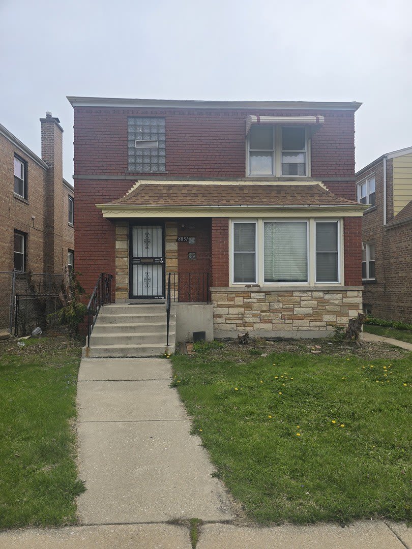 8851 S Blackstone Avenue