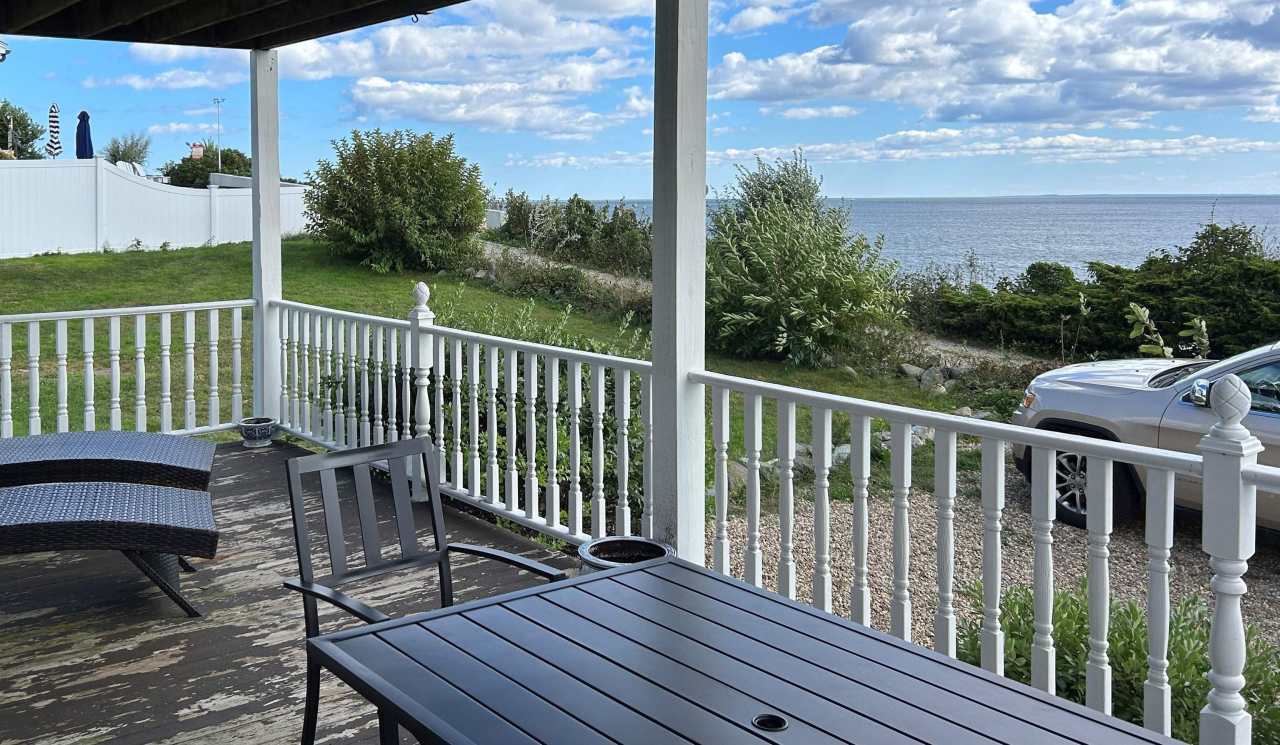 11 Great Boars Head Avenue