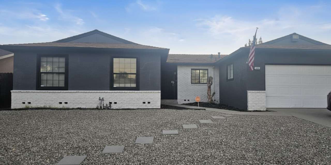 Clovis Oasis Stunning 4-Bed Home with Pool!