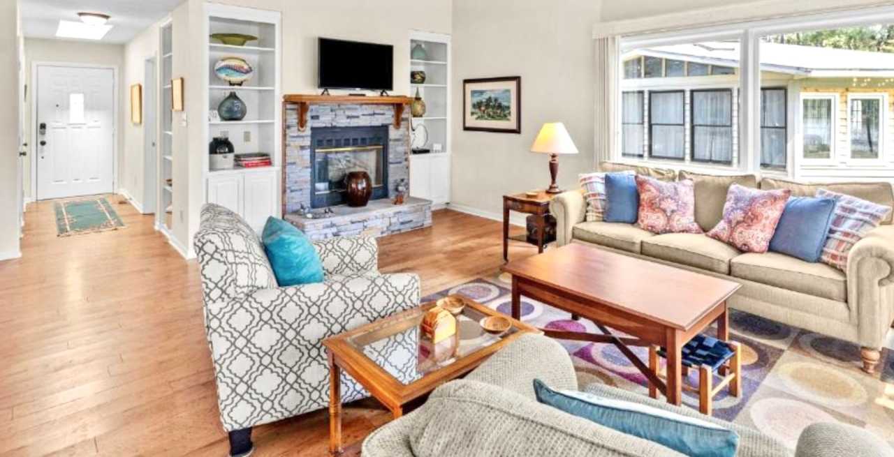 Waterfront Home 50' Dock Protected Inlet- 3BR/2BA 90 Day Lease