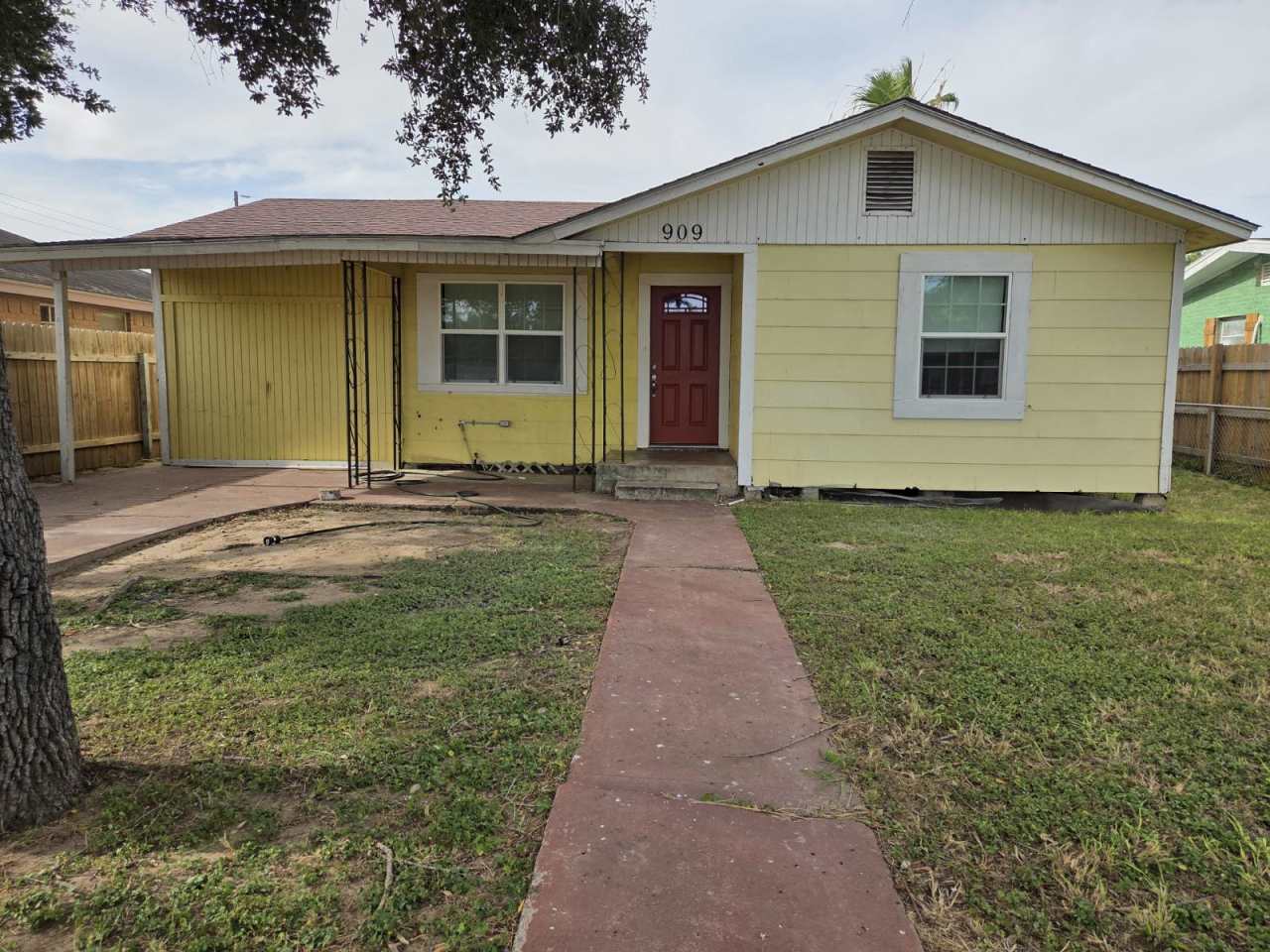 909 East Loeb Street