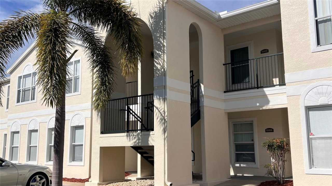 8848 GRAND PALMS CIRCLE