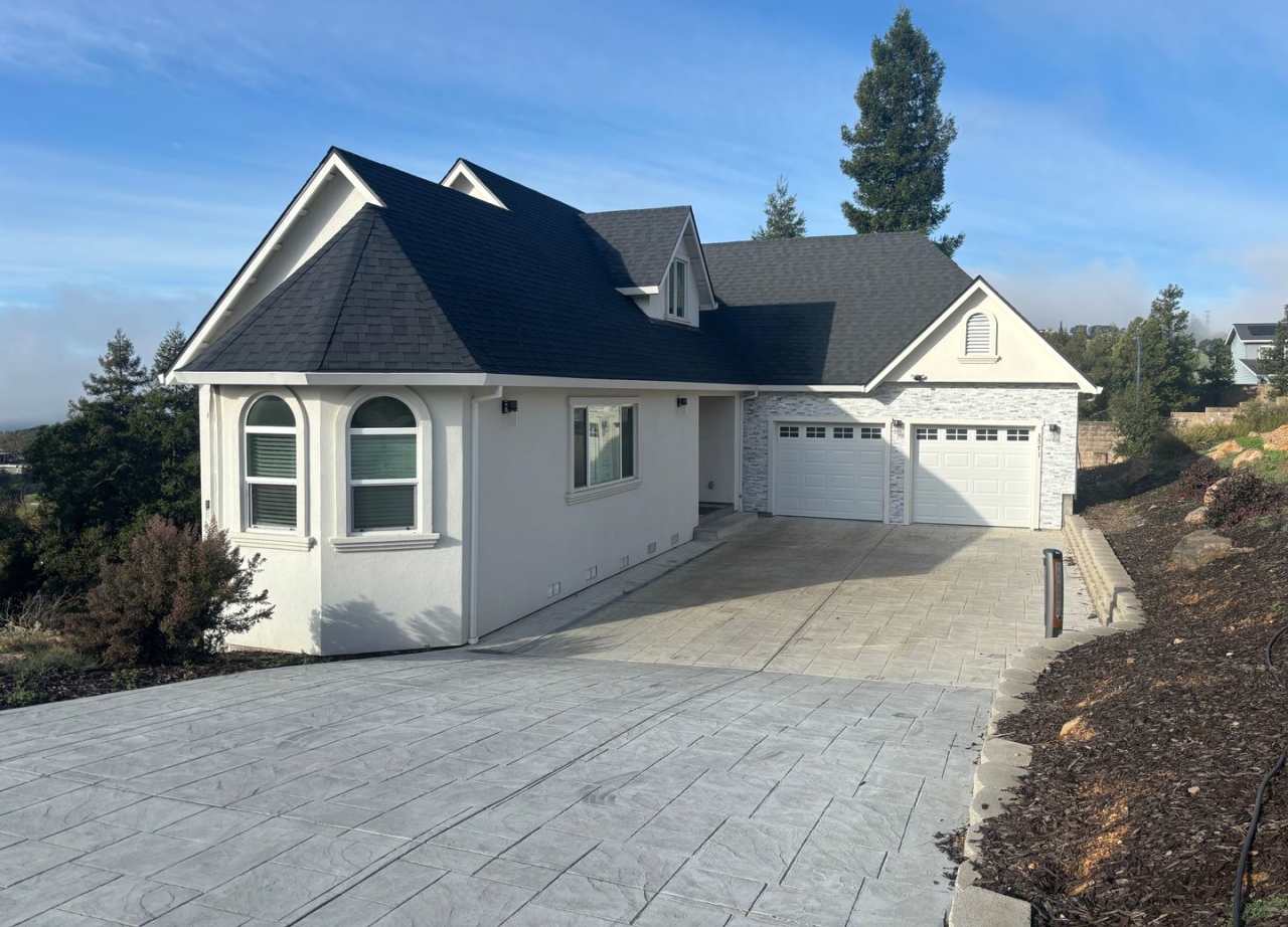 Newer Construction 2,500 Square Foot 3 Bedroom 2.5 Bathroom Fountaingrove House