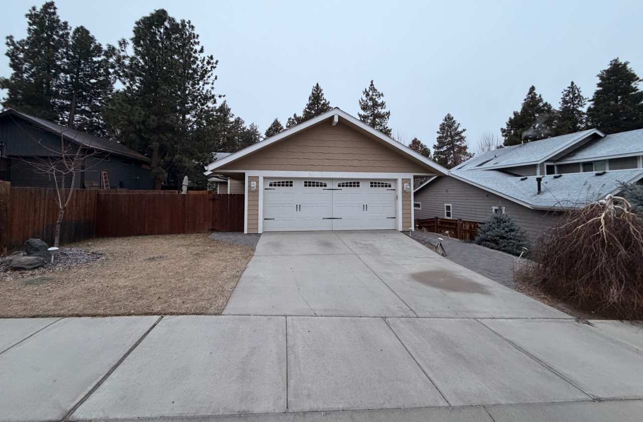 Dual Primary Suite's. 2 Bedroom / 2.5 Bathroom Single Level Home in NE Bend