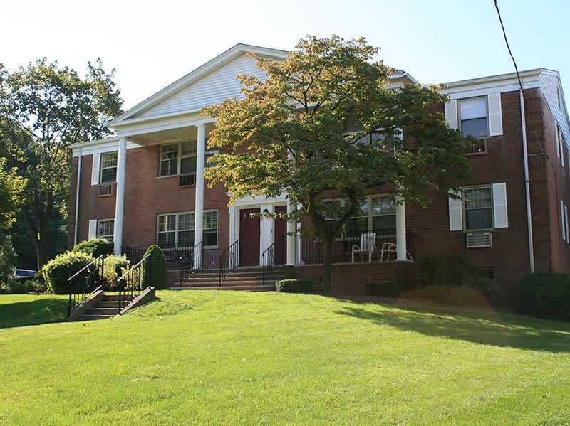 Summit Manor Apartments