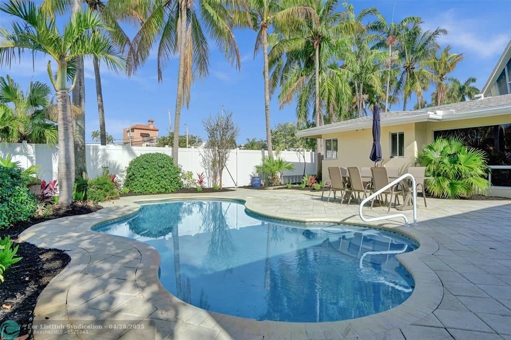 2934 Middle River Dr