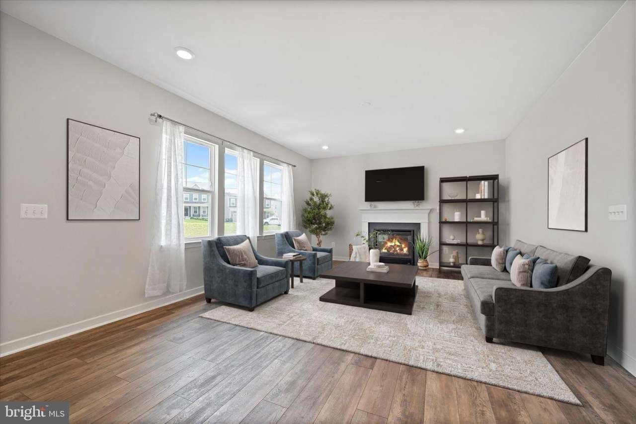 2093 WHITHORN HILL