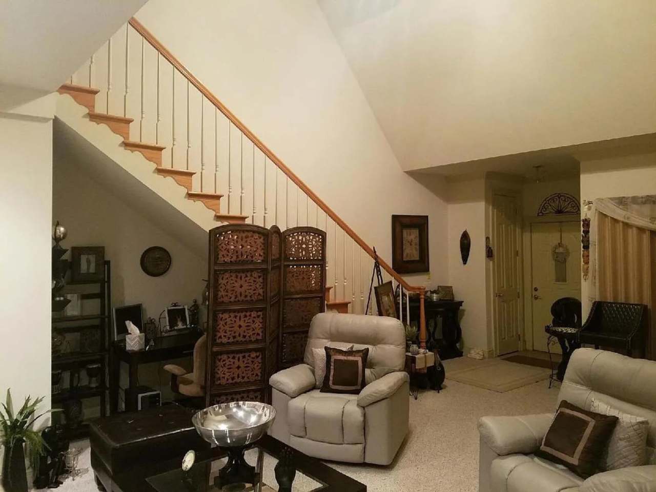 Room in 4 Bedroom Home at Presidents Dr