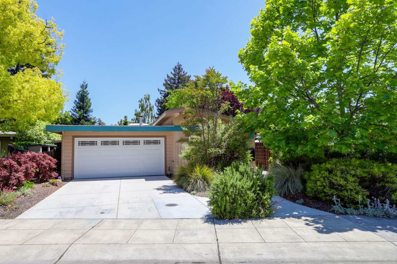 4 Bed / 2 Bath Welcoming Midtown Palo Alto home for rent. YouTube tour!!