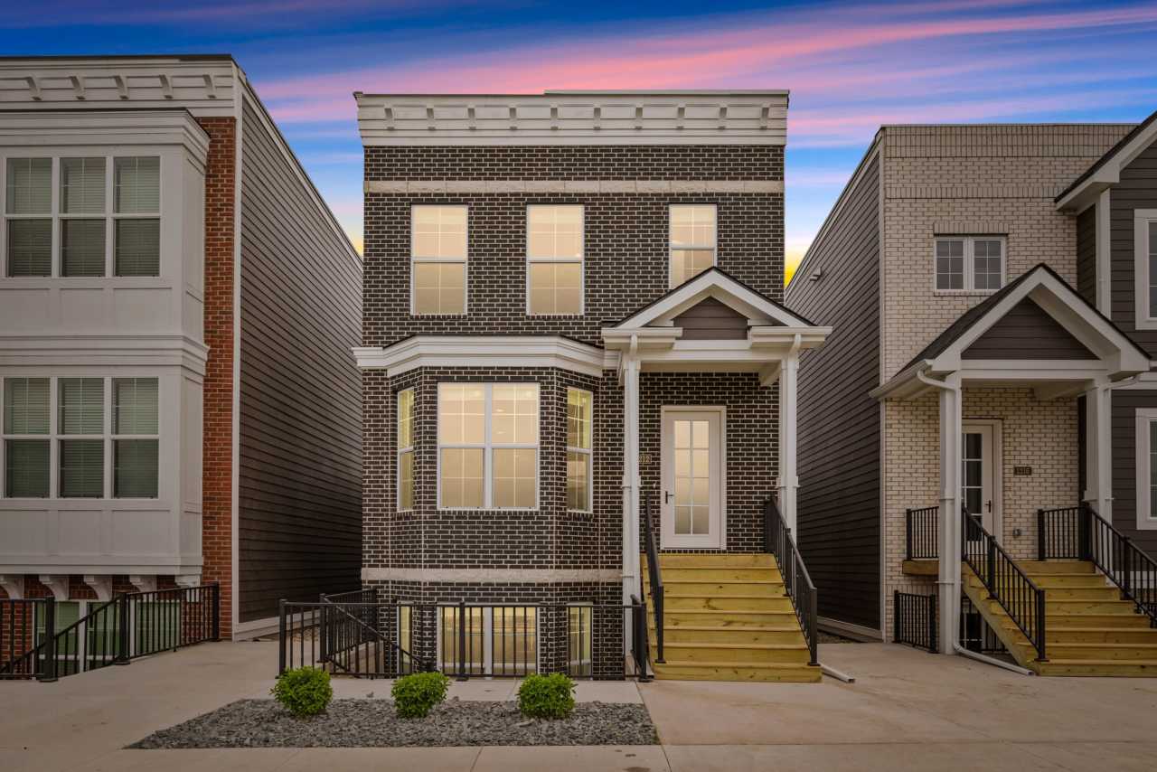 1104 Des Moines Street