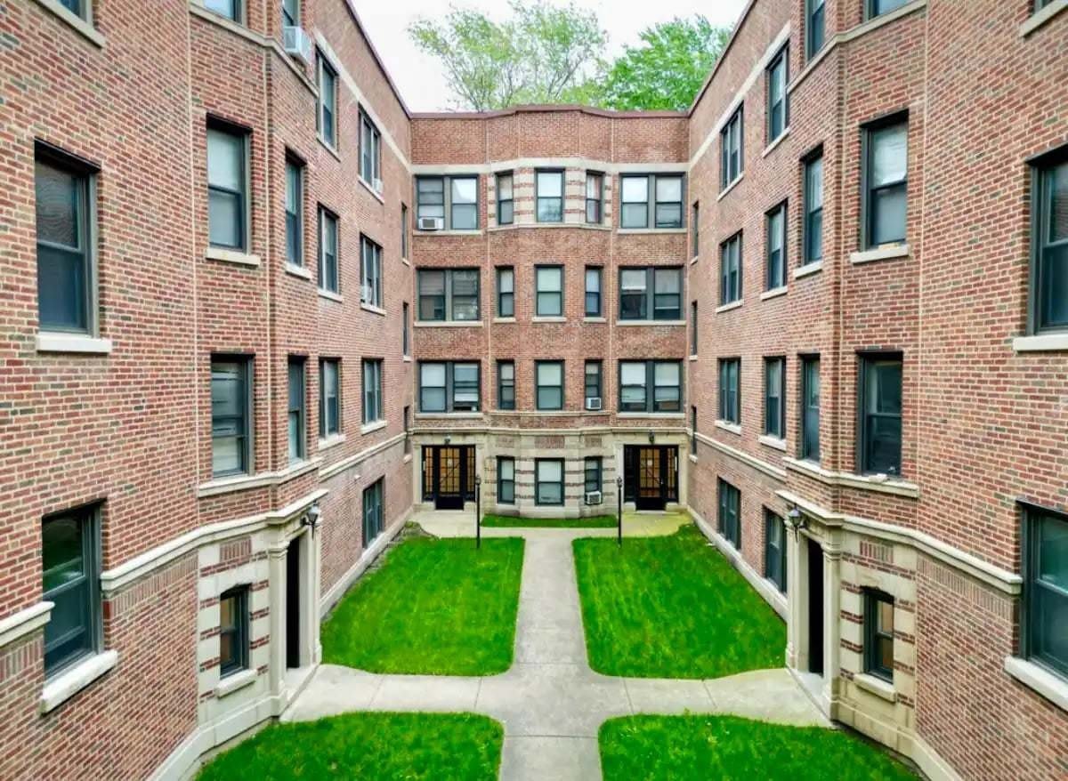 6439 N HAMILTON Avenue