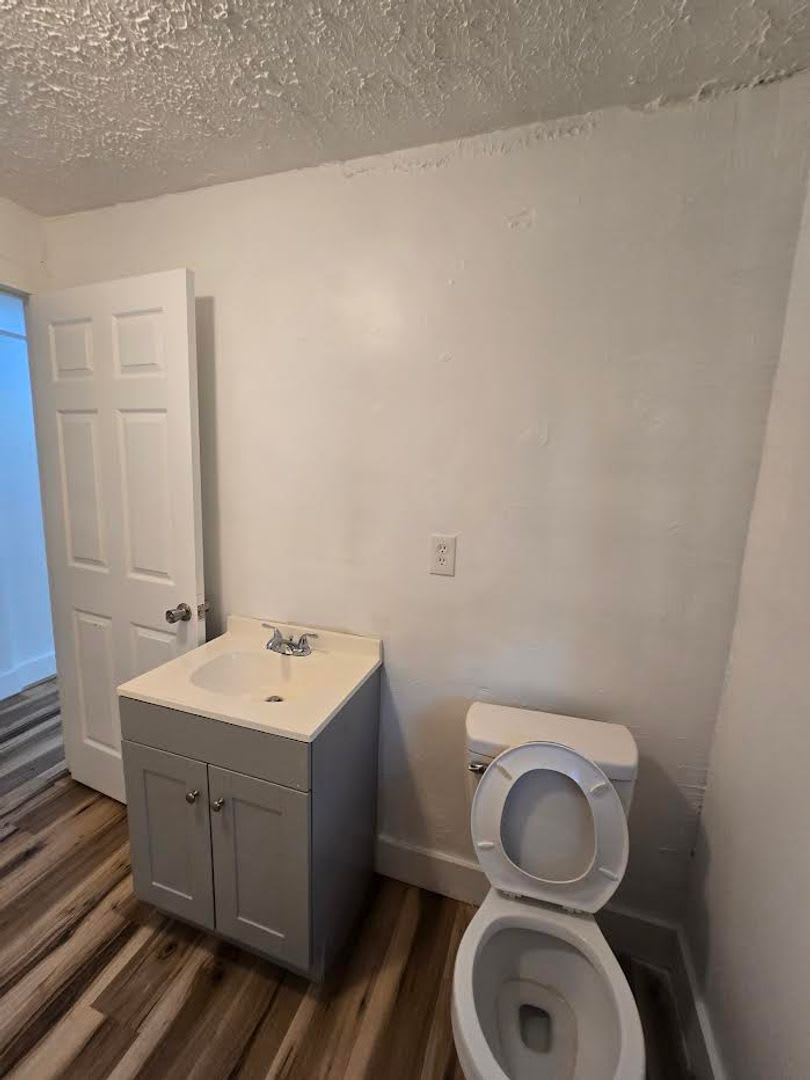 Spacious One Bedroom Duplex located near South Sherman and English Ave