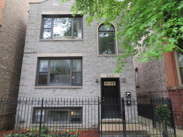 845 North Hoyne Avenue