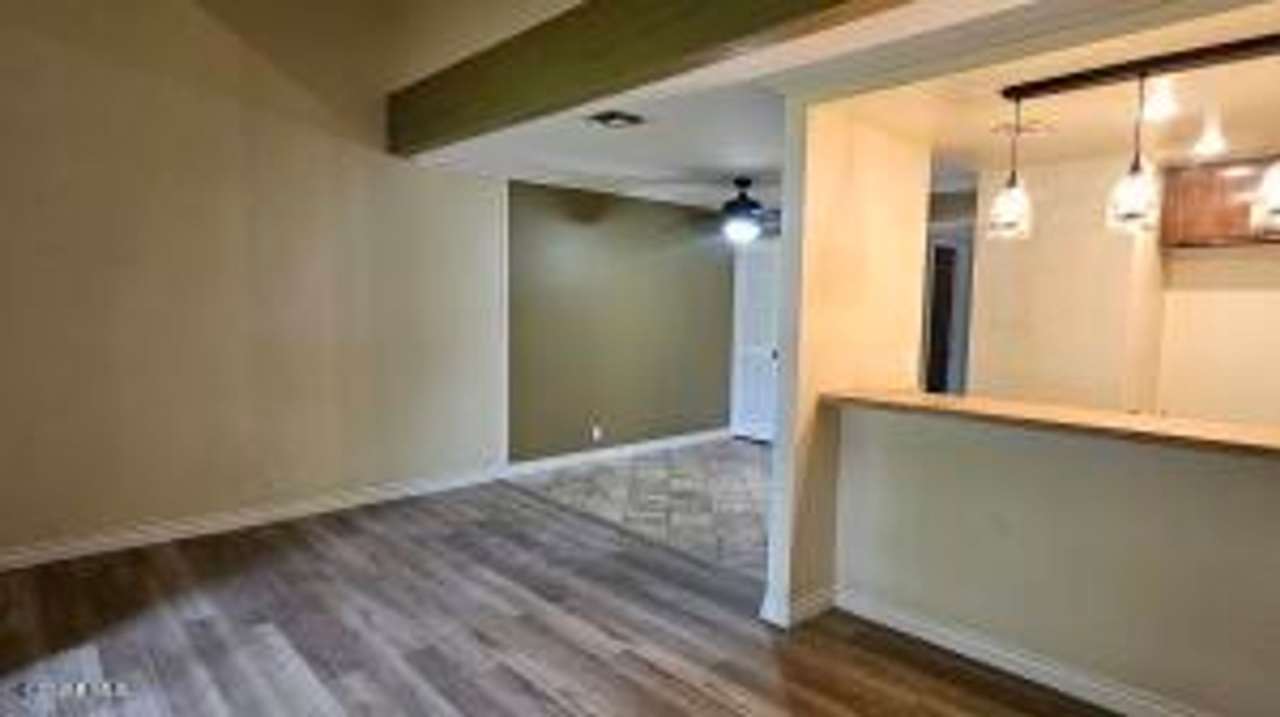 Centrally Located Simi 2 Bed 2 Bath Condo. New remodeled bathroom, laminated flooring,  carpet.