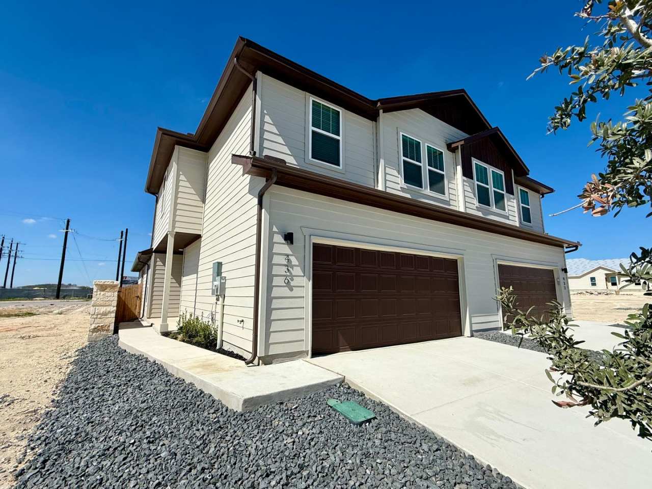 Want luxury living in the Far West ...Look no further...Amanda Park is it!