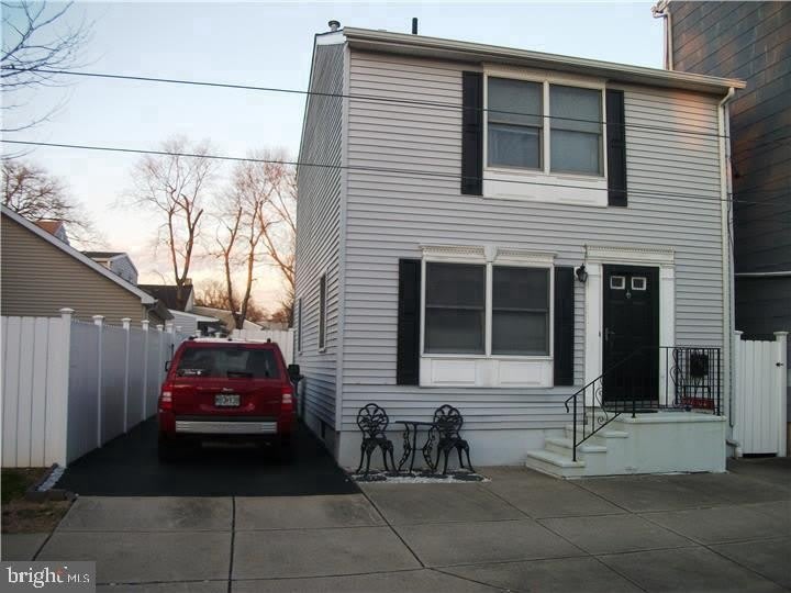 405 FARNSWORTH Avenue