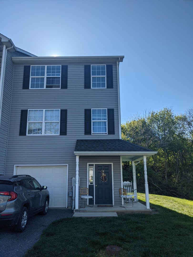 End Unit Town Home in Waynesboro, PA!