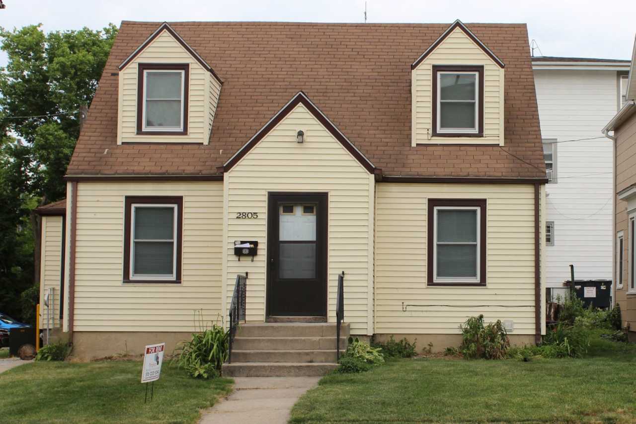 AVAILABLE AUGUST 1st! 3 BEDROOM HOUSE CLOSE TO CAMPUS! 2805 West St