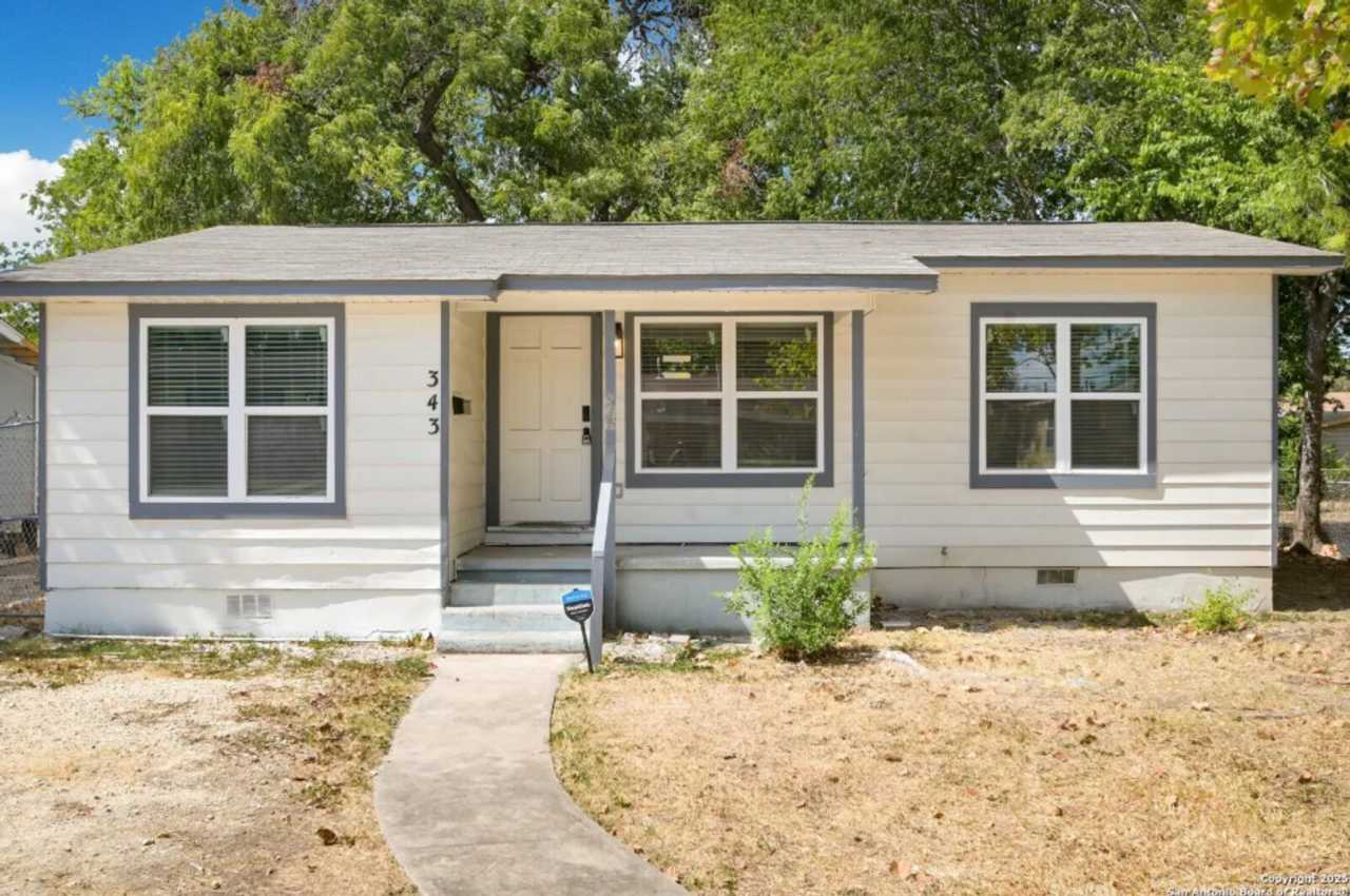 Charming 3-Bedroom Home in Coliseum-Willow Park