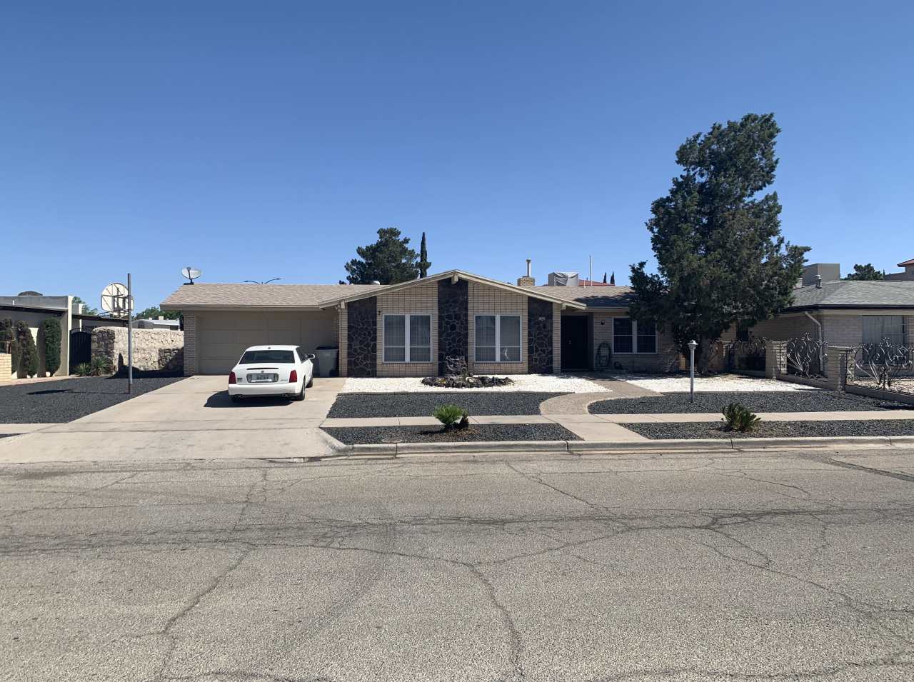 10609 Lakewood Avenue