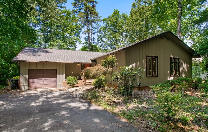 13614 Quail Hollow Ln