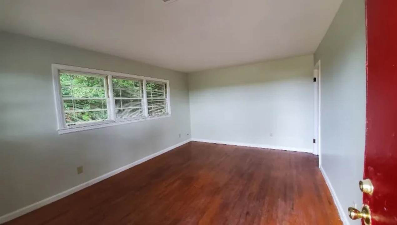 Room in 3 Bedroom Home at Metropolitan Pkwy SW