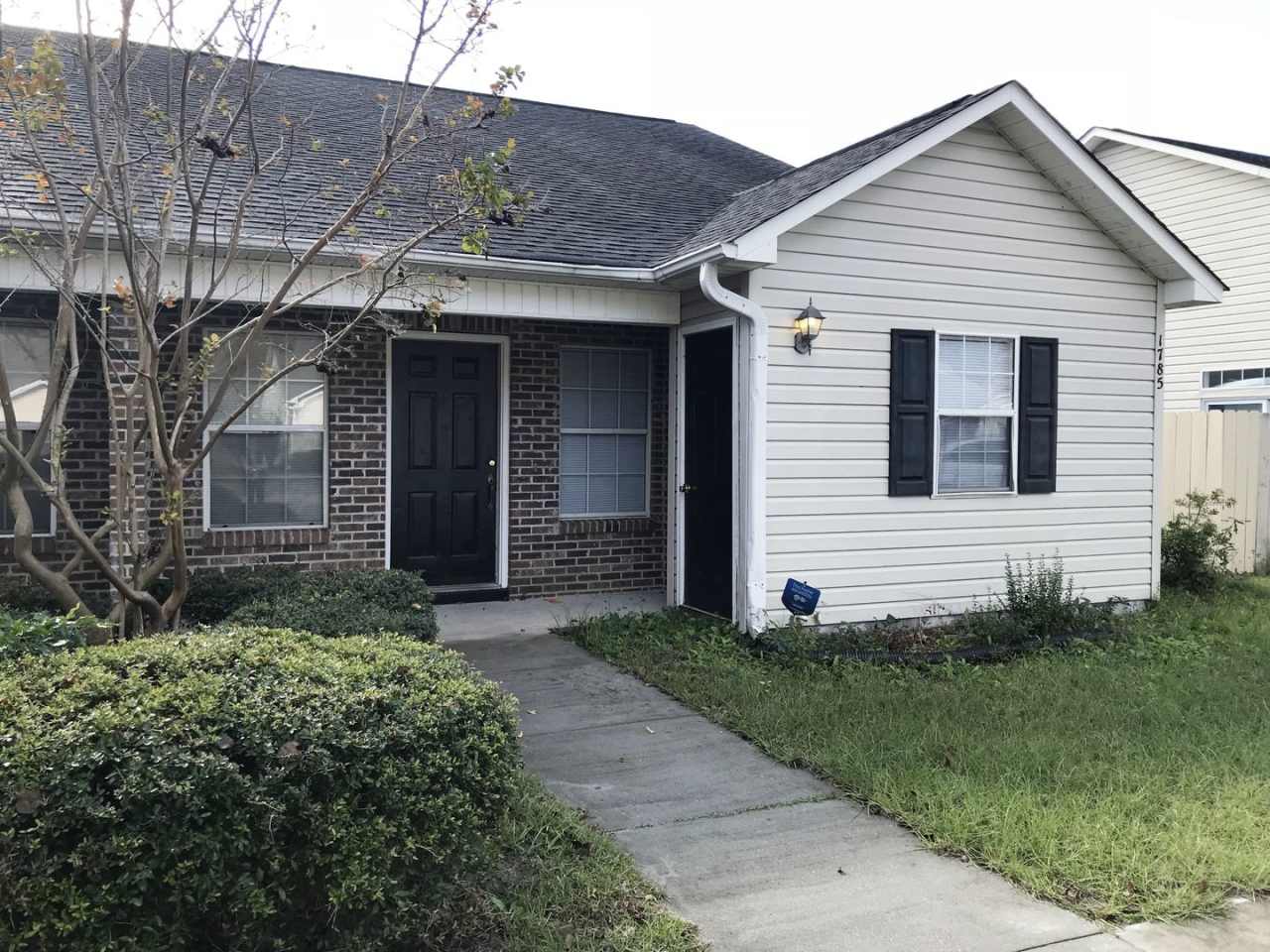 Pet Friendly 3 Bedroom, 2 Bath Duplex in College Park Available Soon!