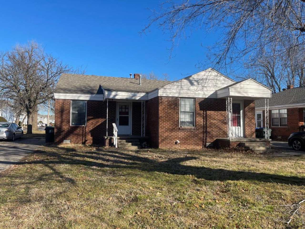 1 Bed 1 Bath Duplex For Lease Now!