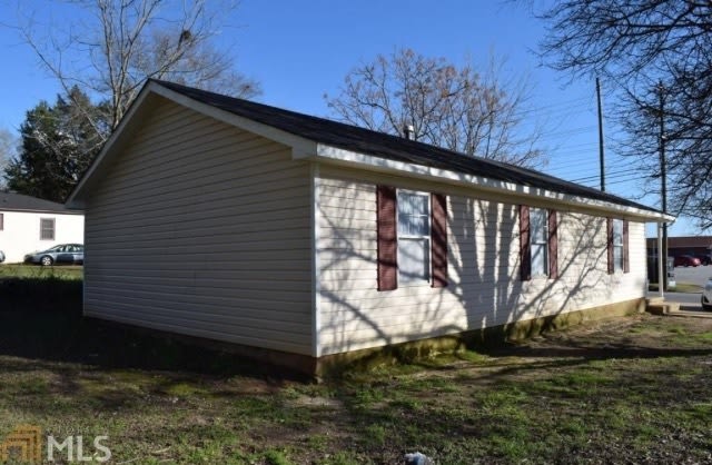 NEWNAN- 141 West Washington St 3 Bedroom 2 Bath