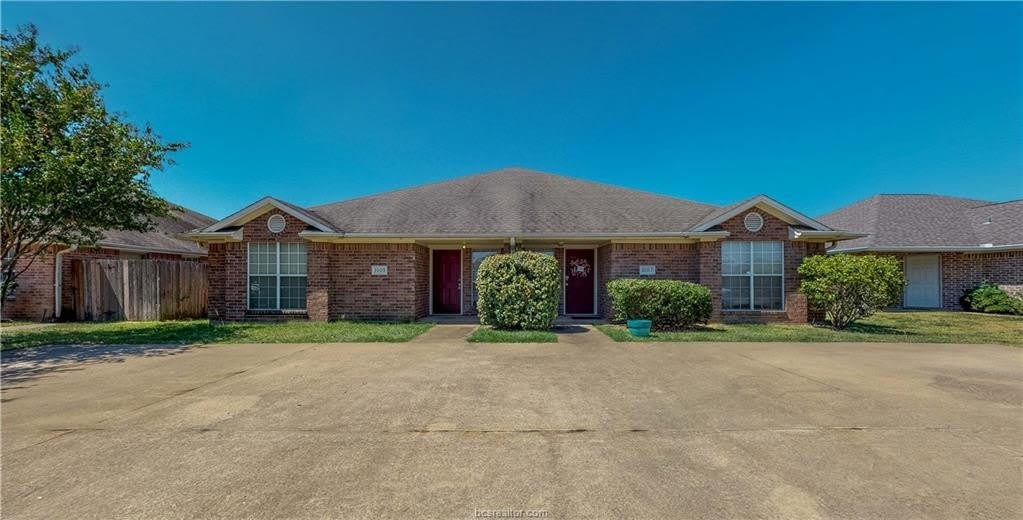 1005 Crepe Myrtle Court