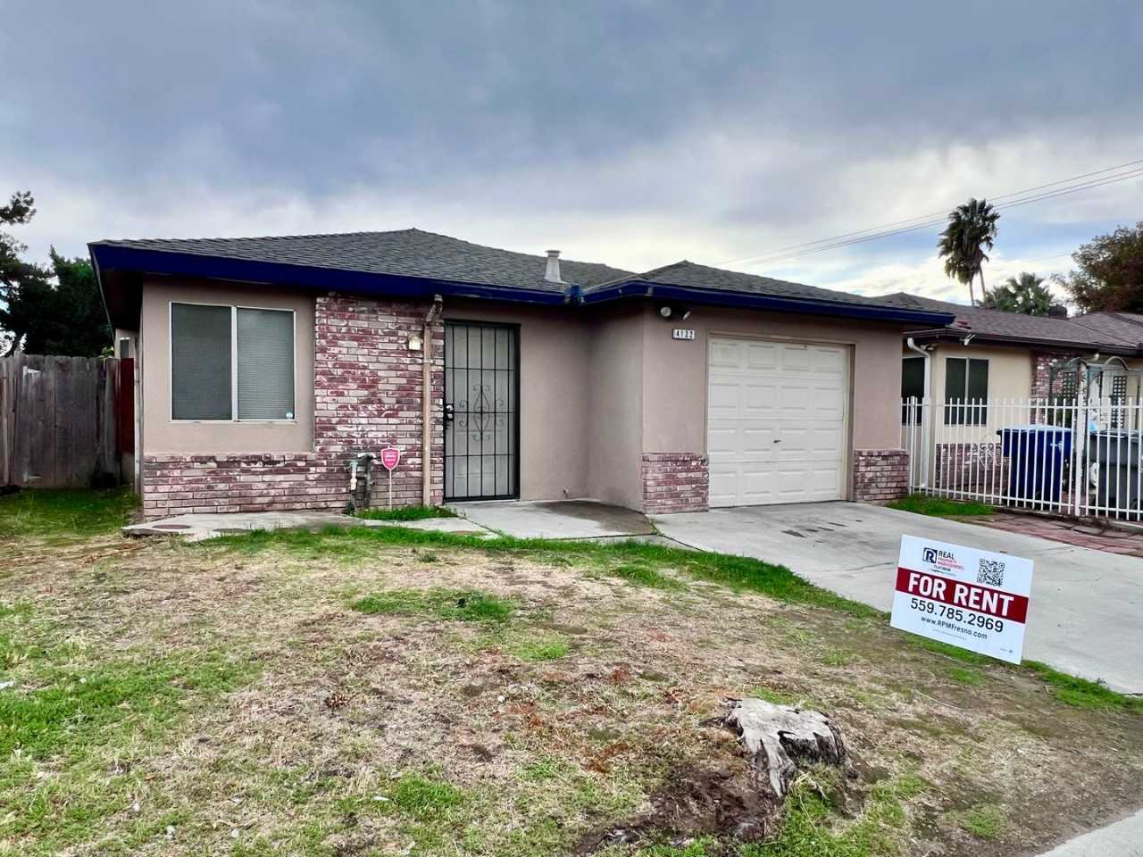$1,995 Ashlan  Cornelia, 3 Bedroom House - N. Cornelia Ave, Fresno