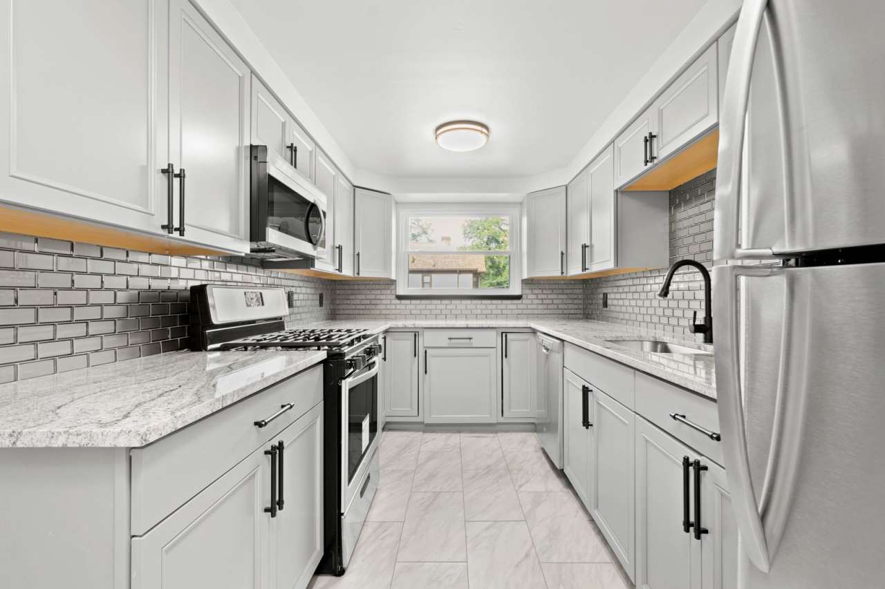 Stunning 5 bedroom home in Mt. Washington available June 1!