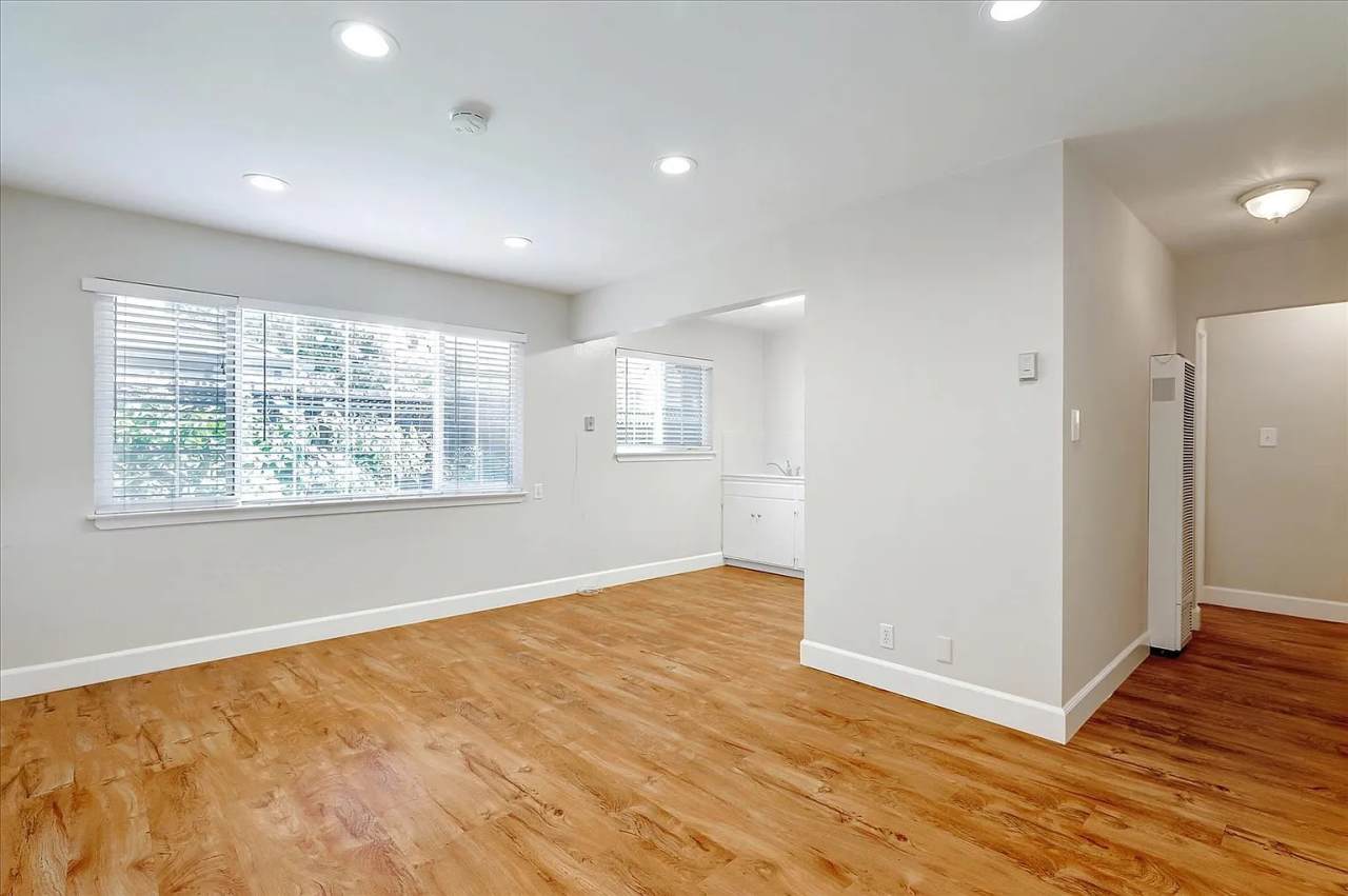 833 Maryann Dr Apt 2