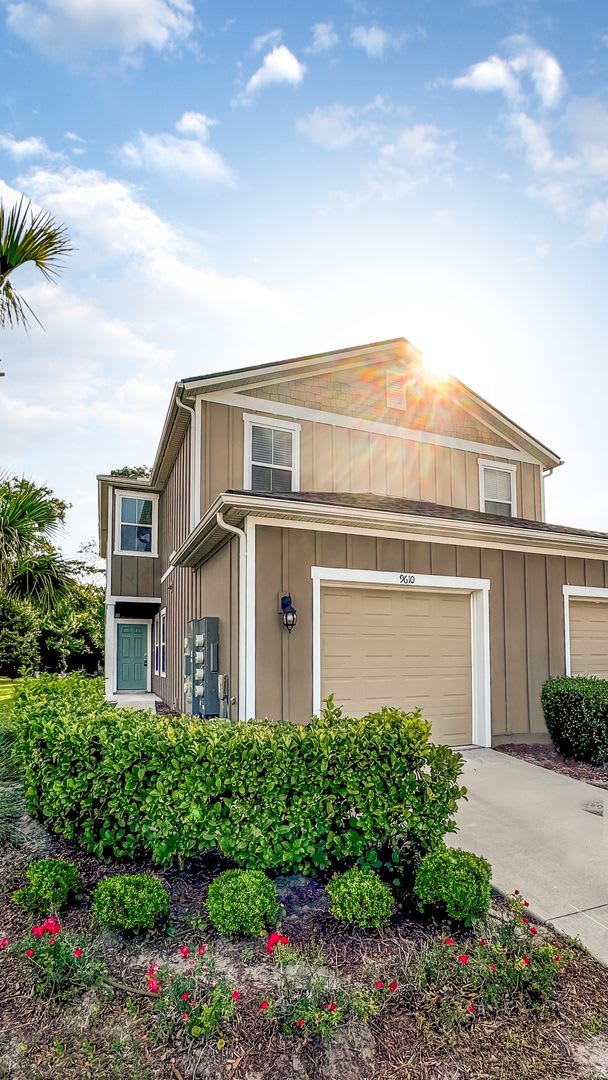 Townhome in the NEW community on Baymeadows  Southside, Baypointe!! No Deposit Required Upfront. Ask us about the details!